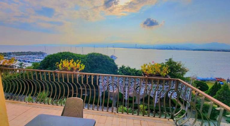 Holiday apartment with yard & terrace — photo 3