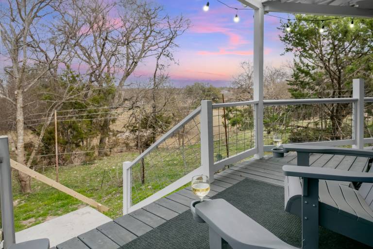 Bent Oaks Sleeps 10 Hot Tub, Full Kitchen, Access to Community Pool — photo 2