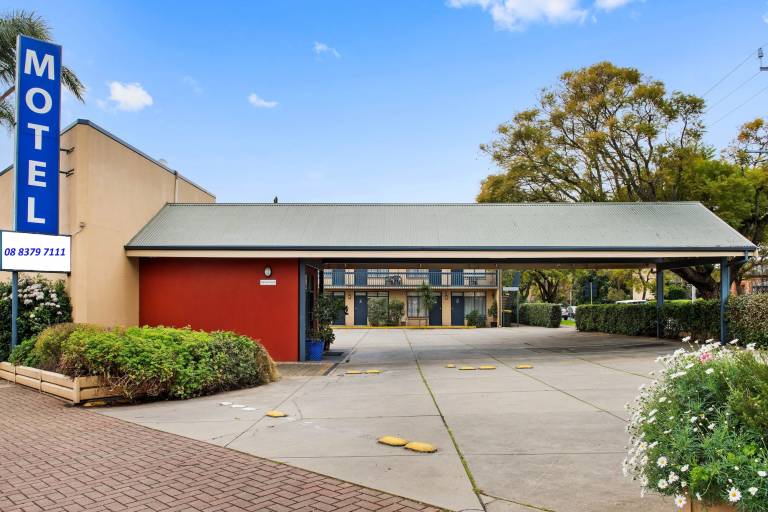 Motel  Adelaide