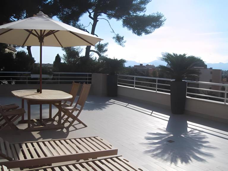 Serviced apartment with terrace | Suitable for remote work in Mougins