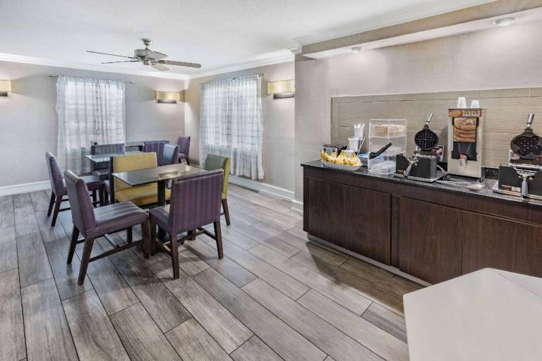 La Quinta Inn by Wyndham Laredo I-35 — photo 4