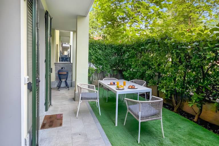 Child-friendly nice apartment with terrace, barbecue & garden | Mountain view | Next to the beach | Pets allowed in Porlezza