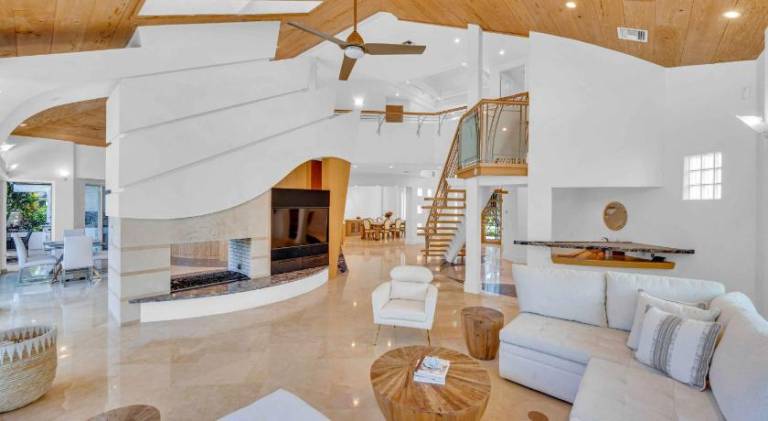 House with barbecue, hot tub & private pool — photo 4