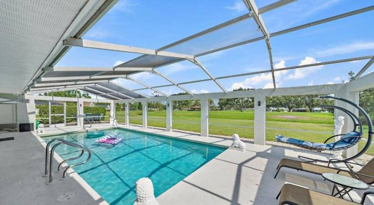 Villa with pool in Sarasota, FL