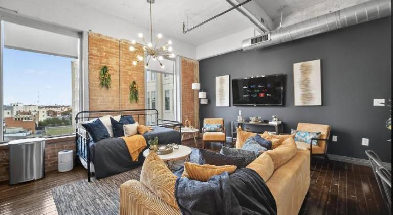 Beautiful holiday apartment with pool | Near Pioneer Park | Pet-friendly in Dallas, TX