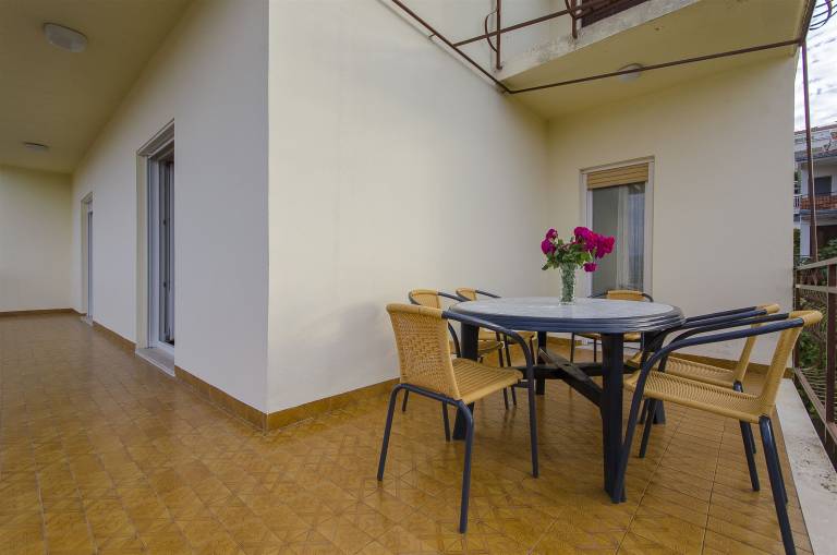 Vacation home with garden & barbecue | Garden view — photo 3