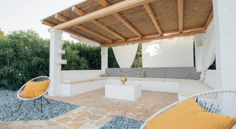 Villa with pool — photo 5