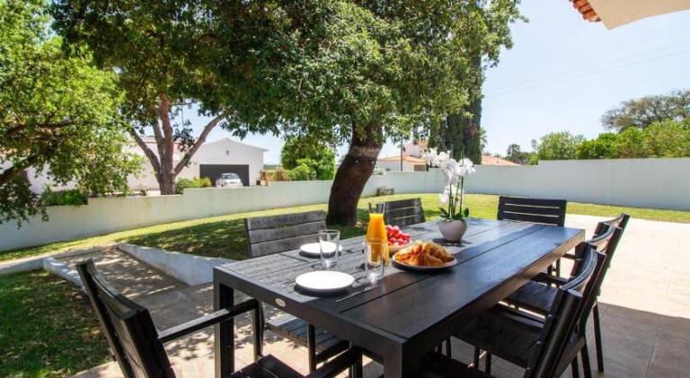 Villa with barbecue, garden & private pool — photo 4