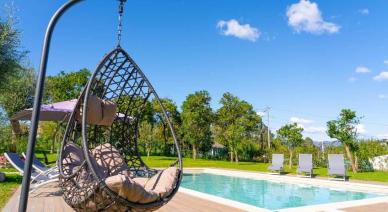 House with hot tub & pool in Braga