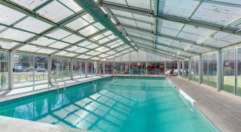 House with pool — photo 4