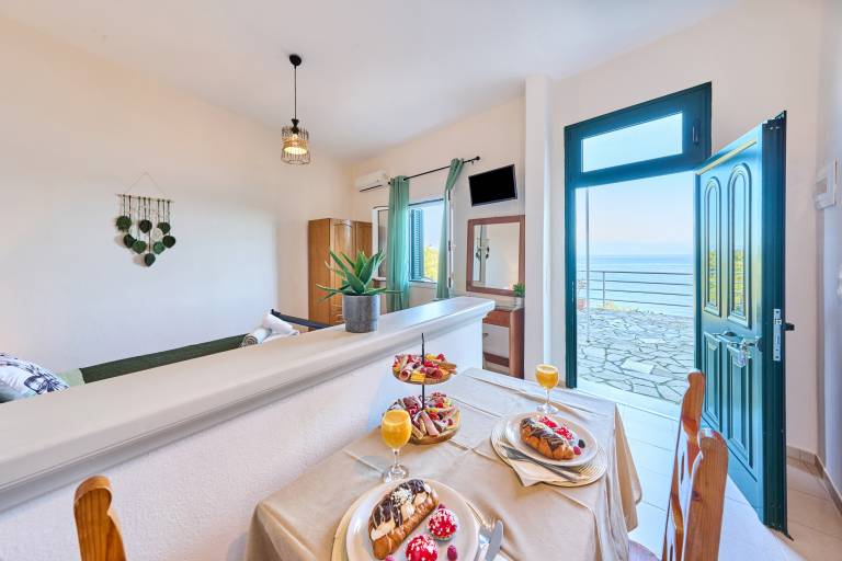 Studio Apartment 'Dolphin' with Sea View, Wi-Fi and Air Conditioning — photo 4