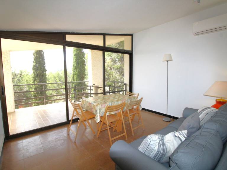 Rental apartment with yard — photo 4