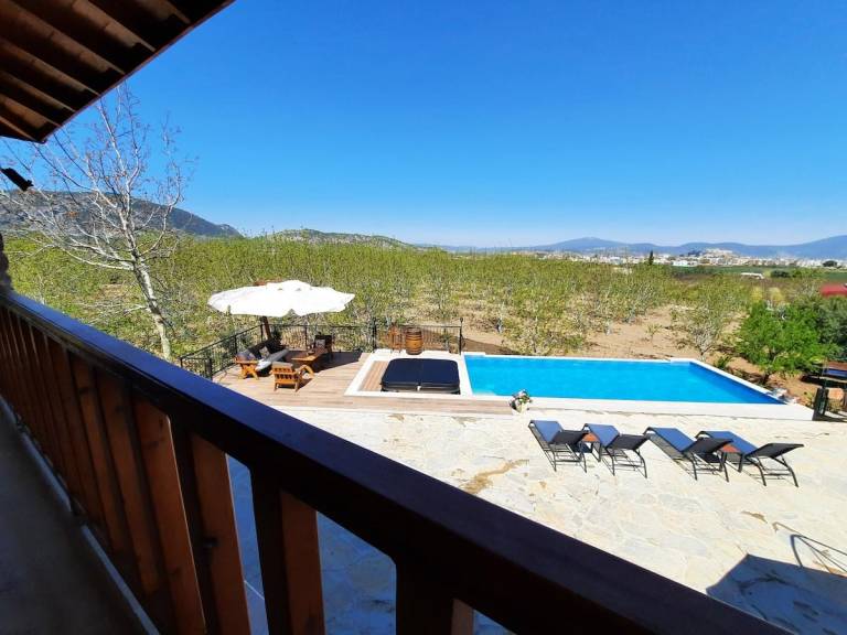 Fully equipped lovely house with garden, patio & jacuzzi | Pets allowed — photo 4