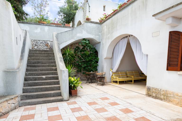 Rental apartment with terrace, barbeque & yard — photo 3