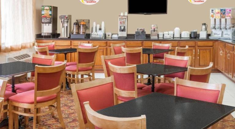 Super 8 By Wyndham Bowling Green South — photo 4