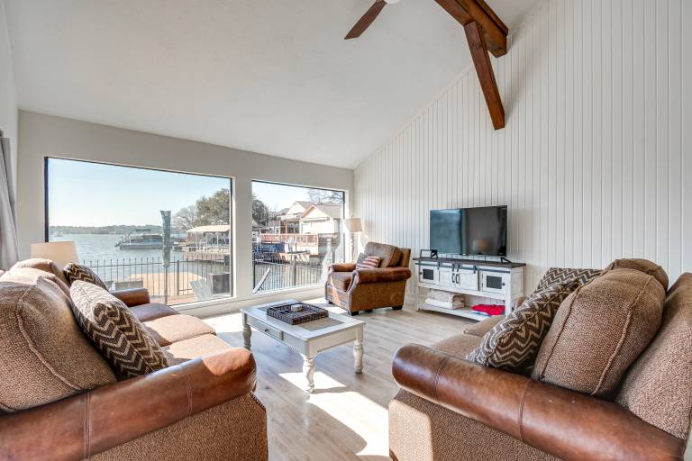 Renovated Lake Conroe Home Boat Slip & Deck