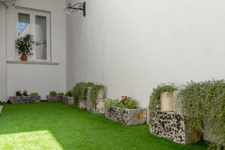 Family-oriented villa with barbecue & private pool | Pool view | Pets are welcome — photo 3
