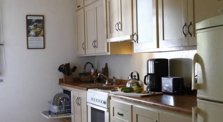 Fully equipped pleasant house with terrace & yard | Good for workation | Pets are welcome — photo 3