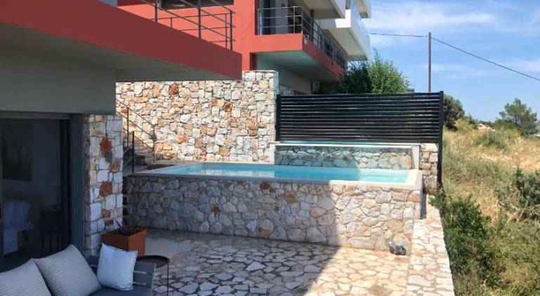 Vacation home with private pool, yard & grill — photo 5