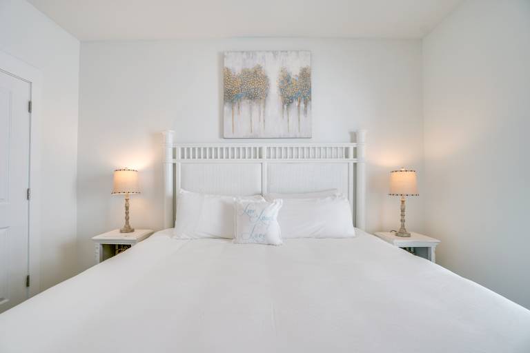 Seabreeze -Walk to beach! Pet friendly! — photo 3
