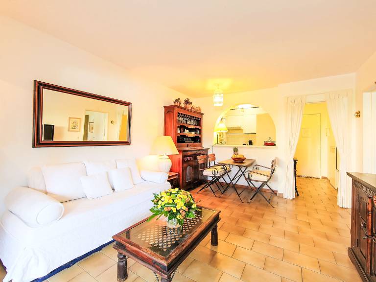 Apartment with terrace, garden & pool — photo 5