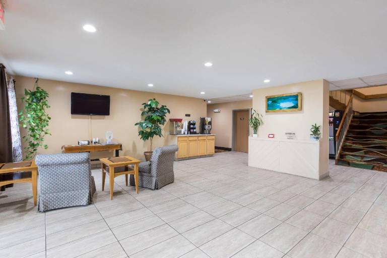 Econo Lodge Painted Post - Corning — photo 5