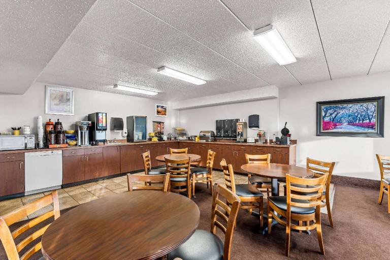 Days Inn by Wyndham Sioux Falls — photo 5