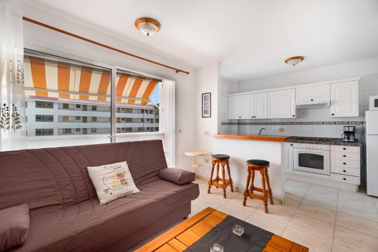 Vacation Apartment 'Central Los Cristianos' with Mountain View, Shared Pool and Wi-Fi — photo 5