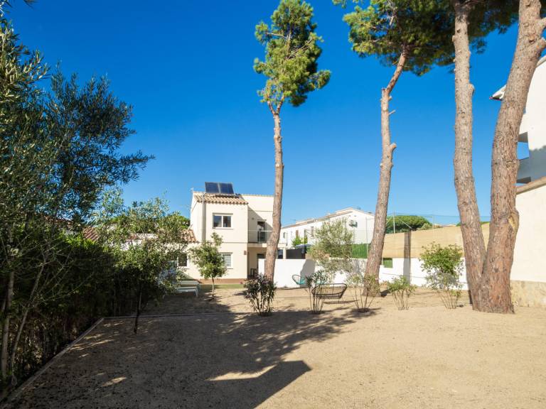 House in L'Escala with private pool and parking near the beach — photo 2