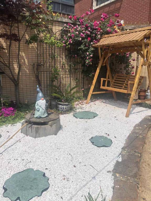 Villa with hot tub, BBQ & yard | Perfect for remote work | Pet-friendly — photo 3