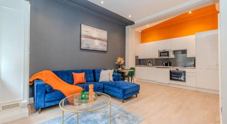 Super Central 1 Bedroom Flat With Balcony Next To Brighton Beach — photo 2