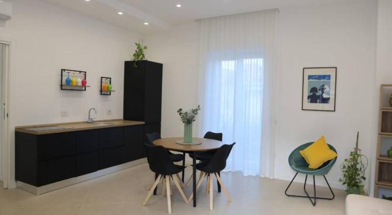 Apartment with patio — photo 3