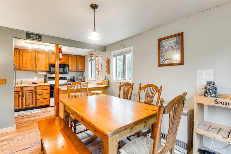 West Dover Townhome: Hot Tub, 2 Mi to Mount Snow! — photo 2