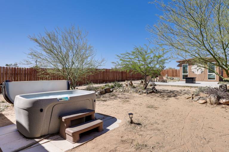 Pet-Friendly Desert Retreat w/ Hot Tub in Landers! — photo 4
