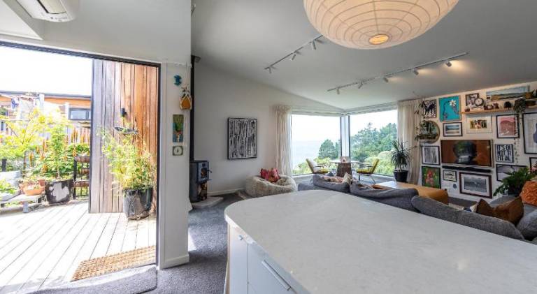 Elevated architectural home with stunning sea views — photo 4
