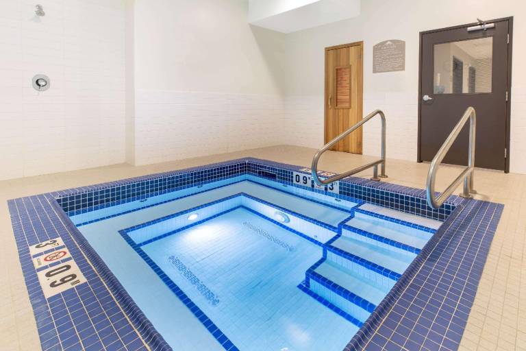Microtel Inn & Suites by Wyndham Fort McMurray — photo 5