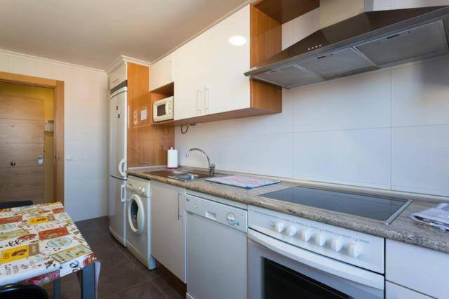 Apartamento el Parque AIRE CONDICIONADO PISCINA terraza con vistas montana entorno tranquilo ideal m — photo 4