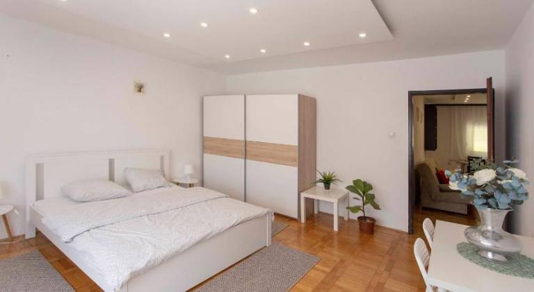 Rental apartment with 2 rooms for 4 persons — photo 2