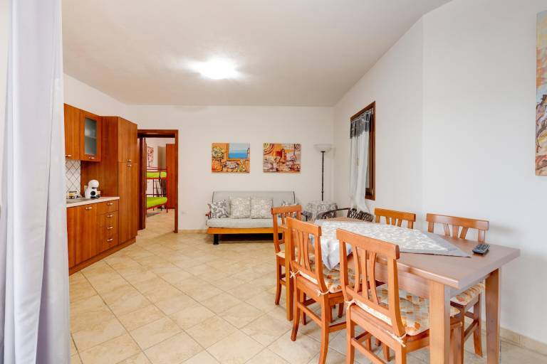 Rental apartment with patio & yard | Pets allowed — photo 3