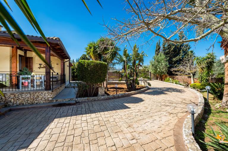 Nice villa with private pool, hot tub & patio | Pet-friendly — photo 5