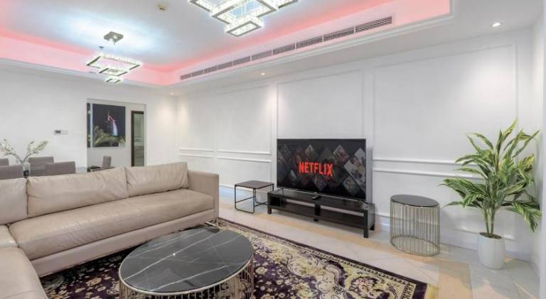 Fully equipped spacious holiday apartment with terrace, private pool & hot tub | Next to the beach | Pet-friendly — photo 4