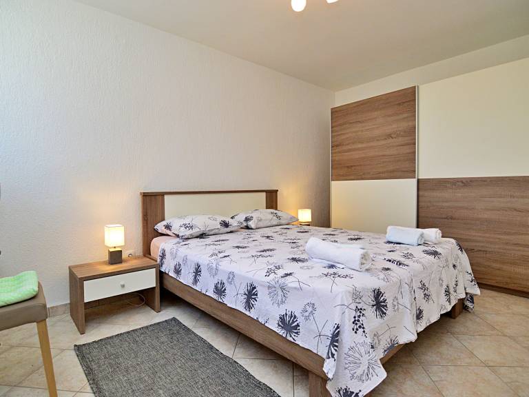 Holiday apartment with terrace — photo 4