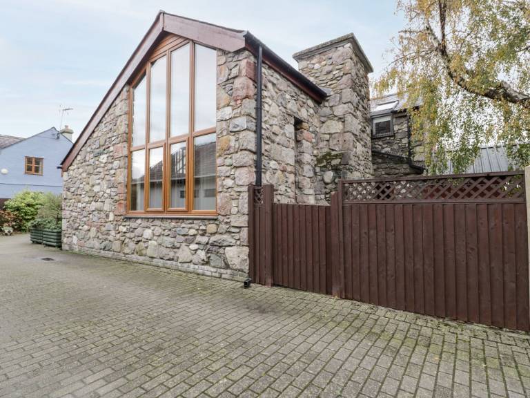 Cottage  Cwm-y-glo