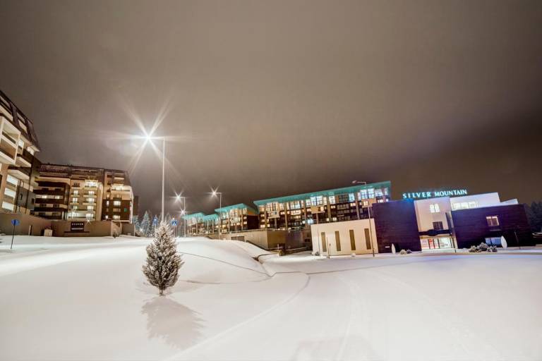 Serviced apartment with terrace, hot tub & yard in Brasov