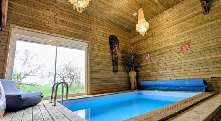 Vacation home with jacuzzi & pool — photo 3