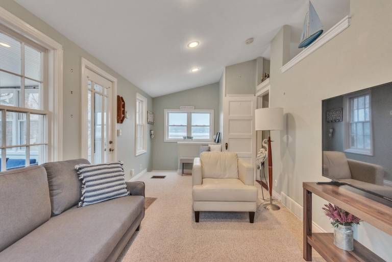Amazing Lakefront Retreat On Long Lake! in Kalamazoo, MI