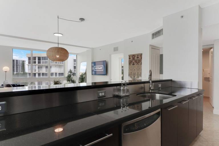 Roami at Sunny Isles — photo 5