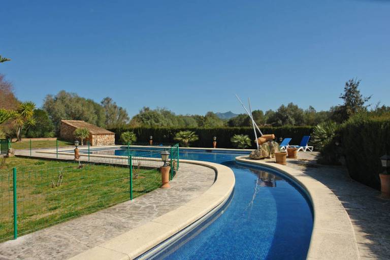 Fully equipped vacation home with barbecue, private pool & garden | Pets allowed — photo 2