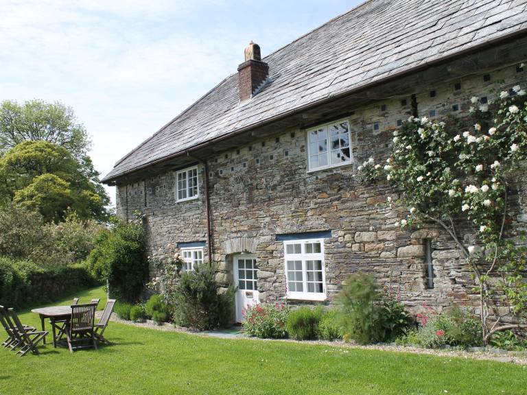 Family-oriented pleasant cottage with grill & garden | Pets are welcome in Cornwall, ON