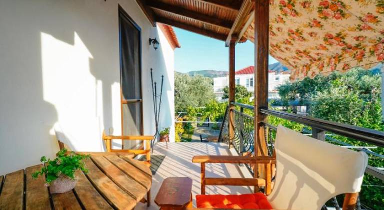 Vacation home with yard, terrace & barbeque — photo 4